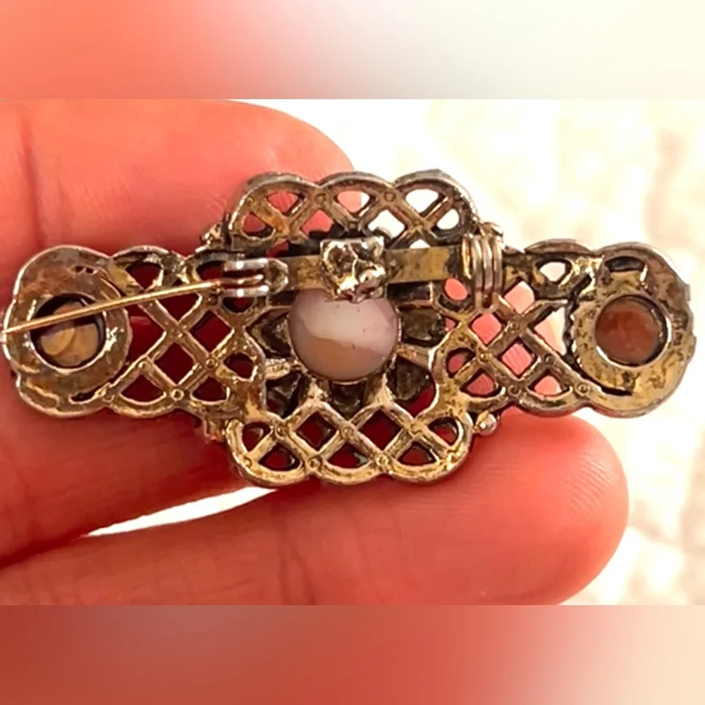 Collectible Signed Miracle Scotland Brooch VTG Celtic Knot Pin w/ Agate Glass
